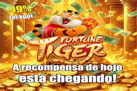 Online card game mobile app ကစားနေသောမြင်ကွင်း